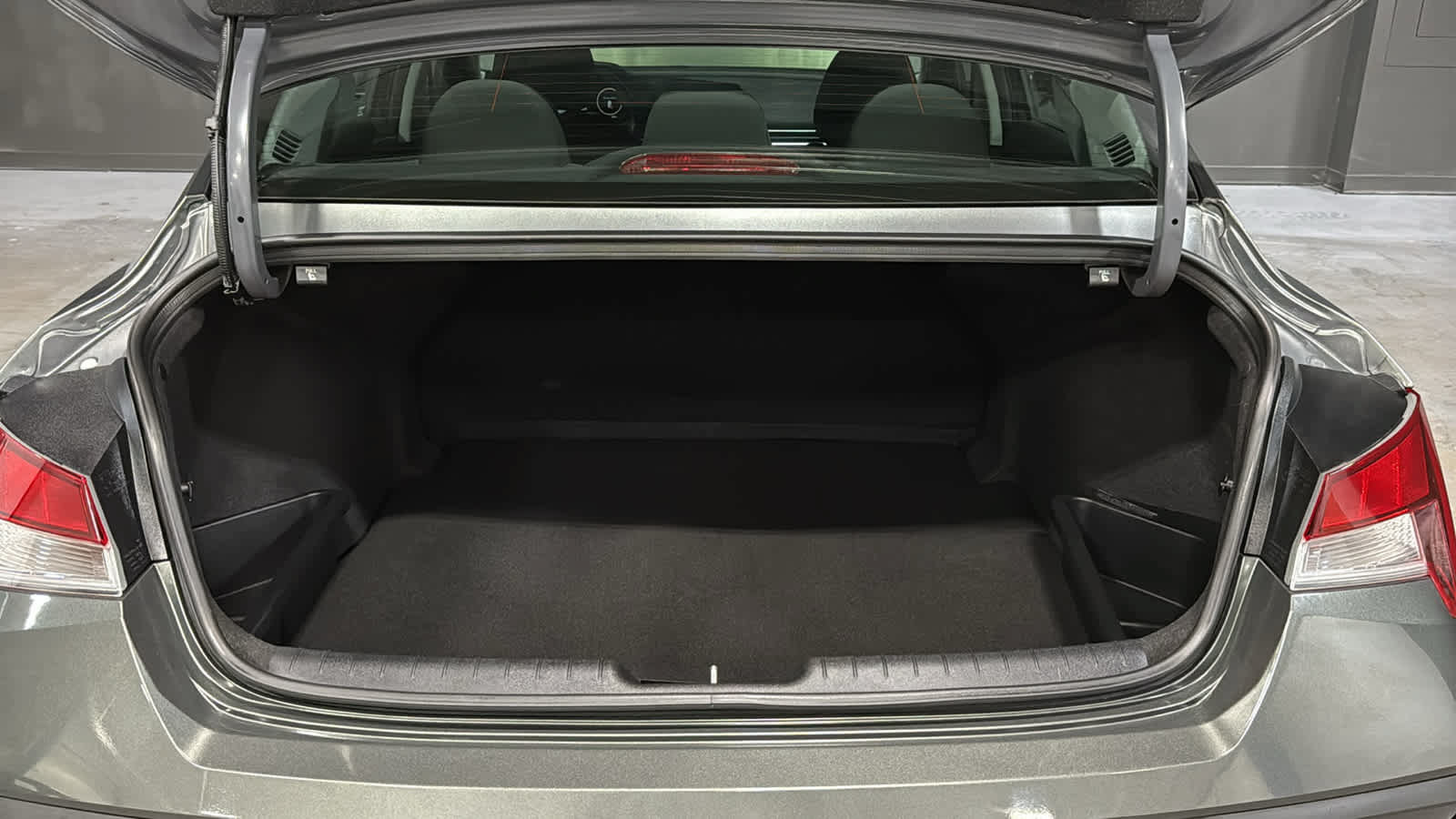 Used 2024 Hyundai Elantra SEL FWD image 25