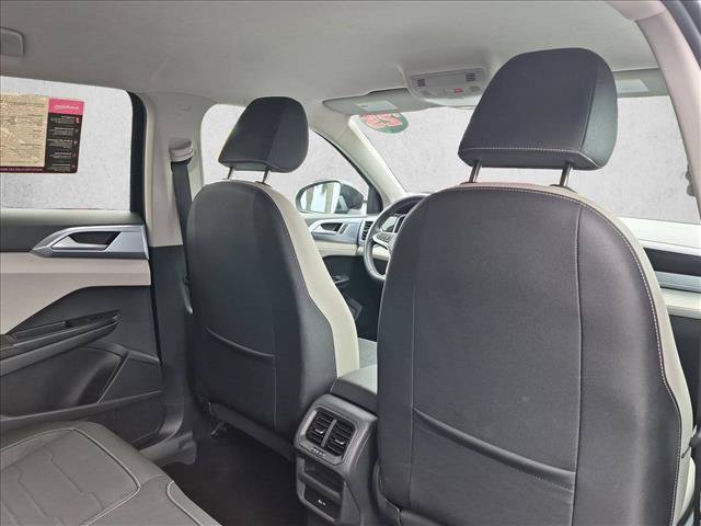 Used 2025 Volkswagen Taos SE AWD/4WD image 29