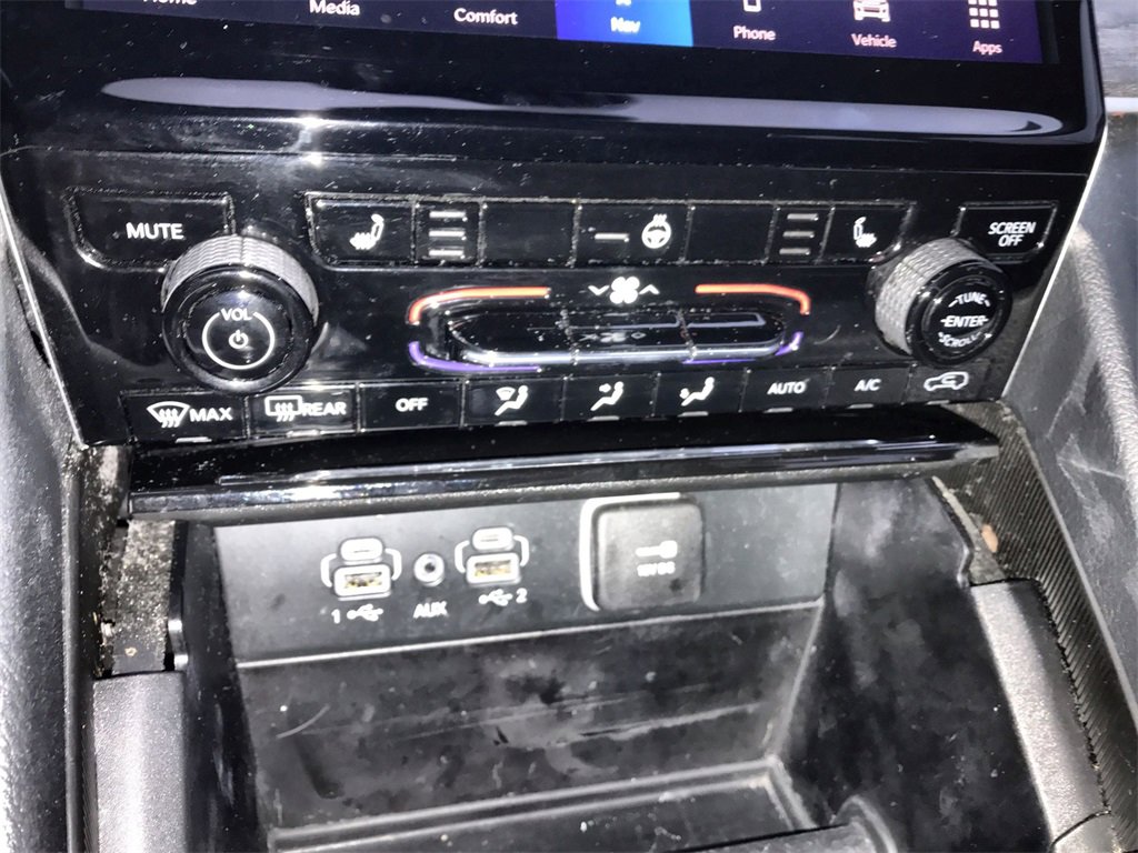 Used 2023 Jeep Grand Cherokee L Limited image 19