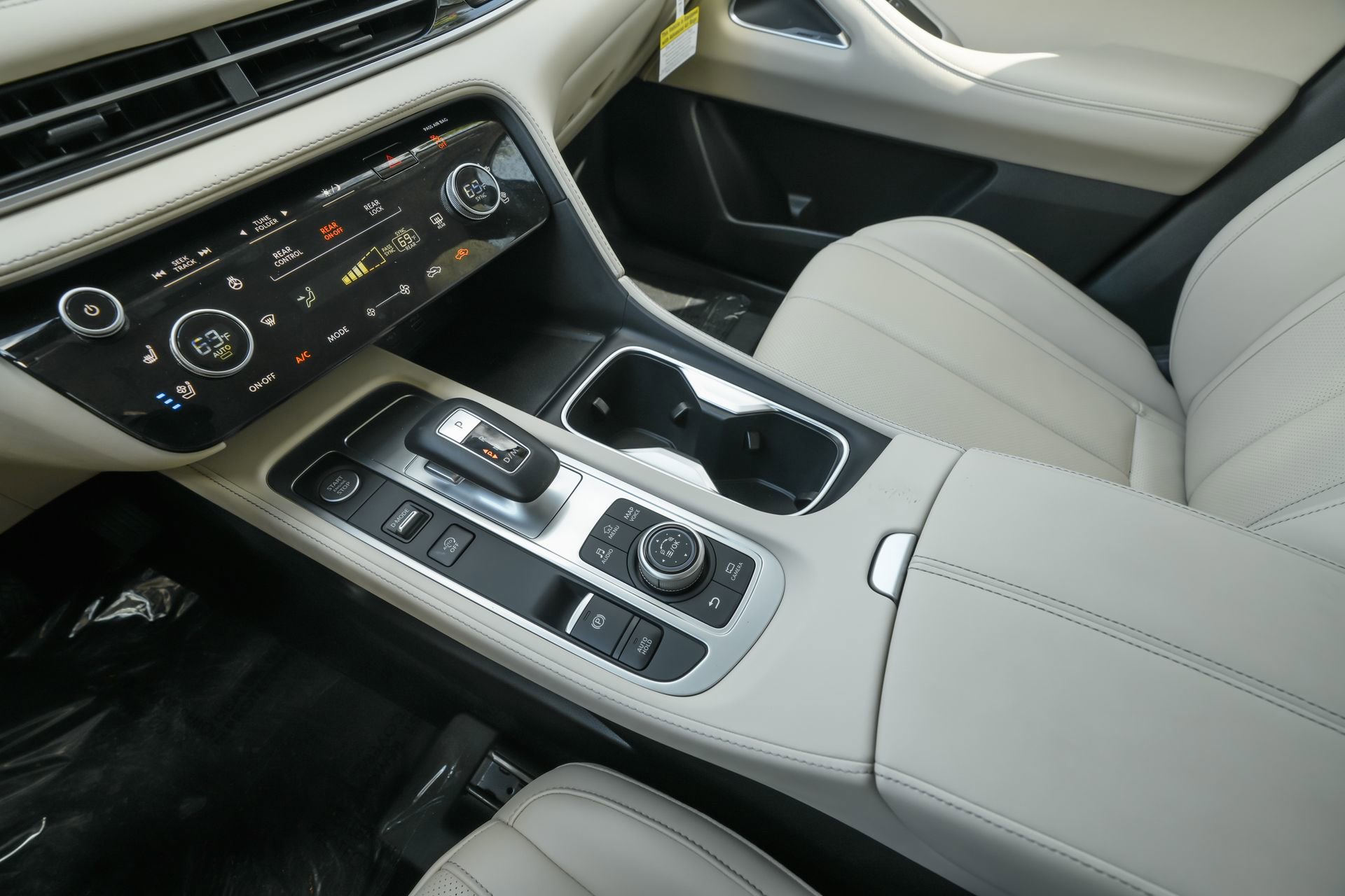Used 2025 INFINITI QX60 Luxe w/ Vision Package image 10