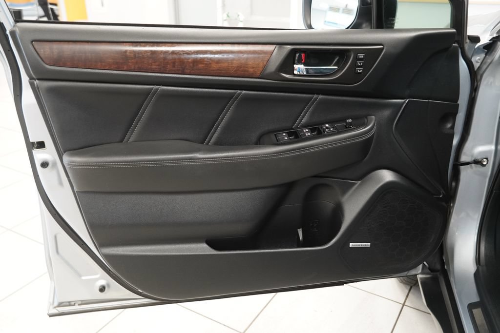 Used 2018 Subaru Outback 3.6R Limited AWD/4WD image 19