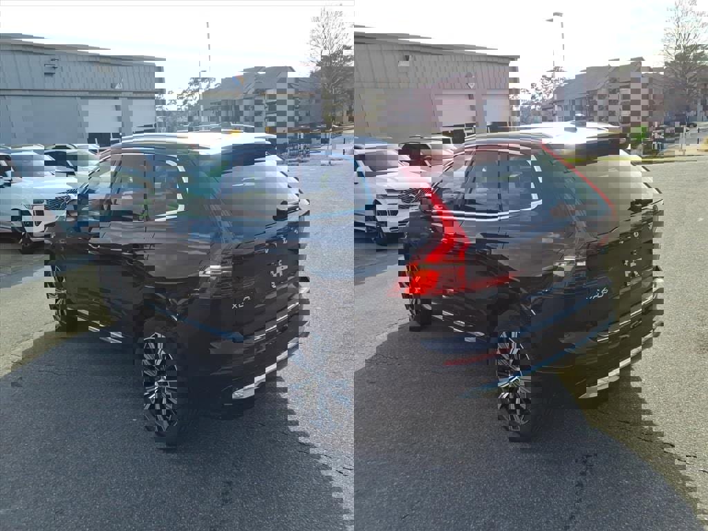 Used 2022 Volvo XC60 B5 Inscription w/ Protection Package Premier image 7