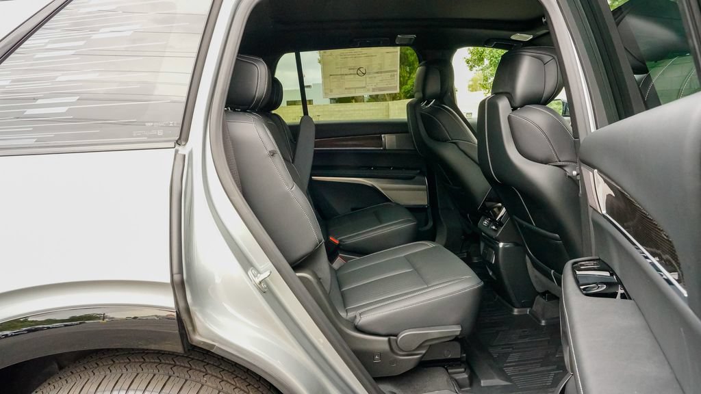 New 2027 Cadillac Vistiq Luxury w/ LPO, Floor Liner Package AWD/4WD image 10