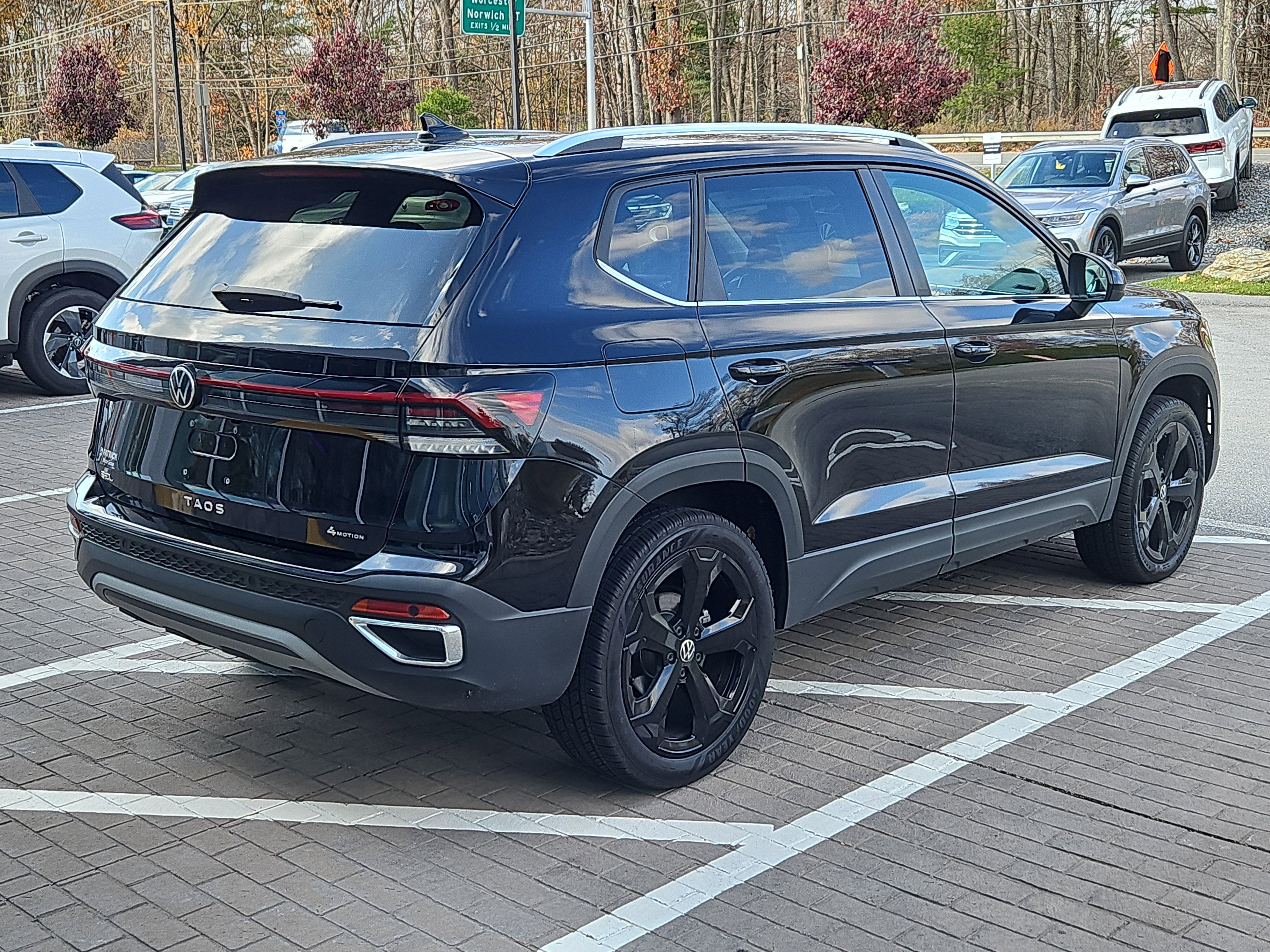 Used 2025 Volkswagen Taos SEL image 2