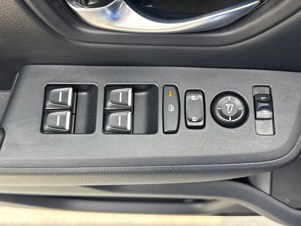 Certified 2025 Honda Pilot Touring image 15