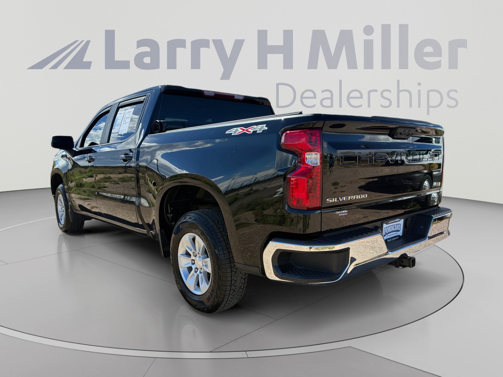 Used 2024 Chevrolet Silverado 1500 LT AWD/4WD image 3