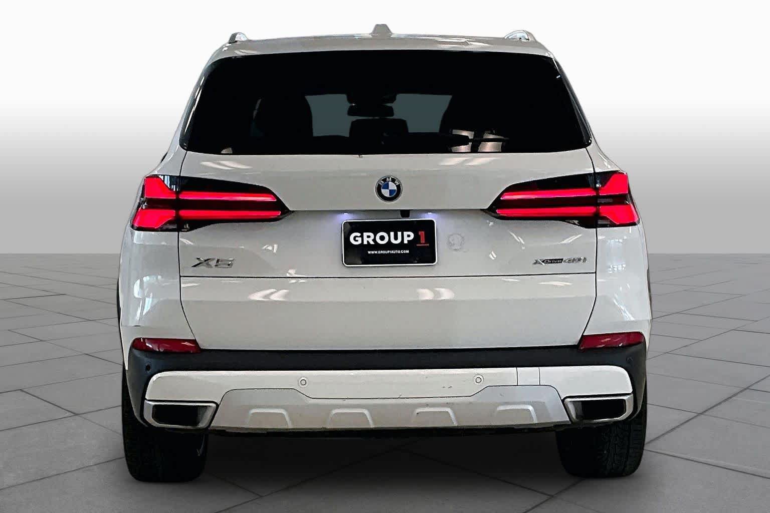 Used 2024 BMW X5 xDrive40i w/ Premium Package AWD/4WD image 4