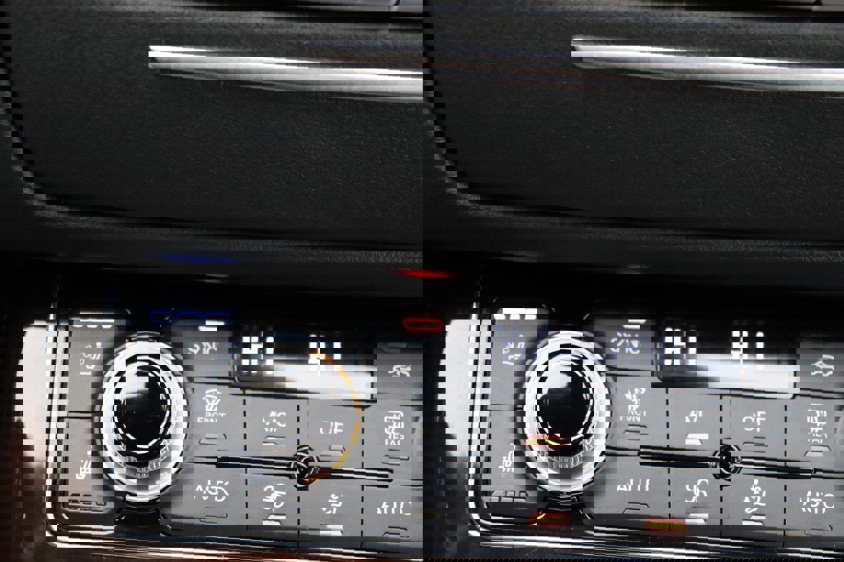 Used 2015 Audi A8 4.0T w/ Luxury Package image 15