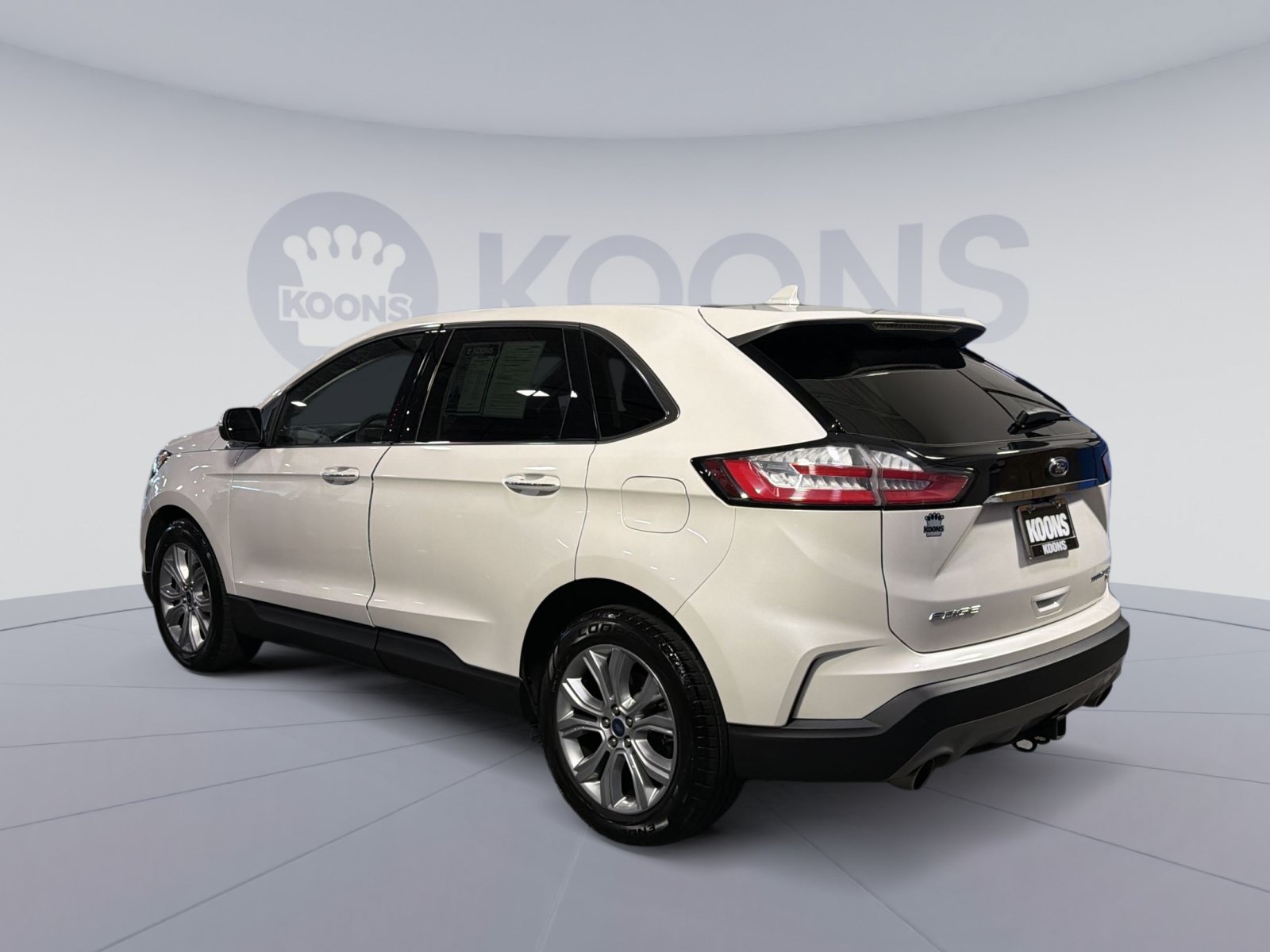 Used 2019 Ford Edge Titanium w/ Class II Trailer Tow Package AWD/4WD image 4