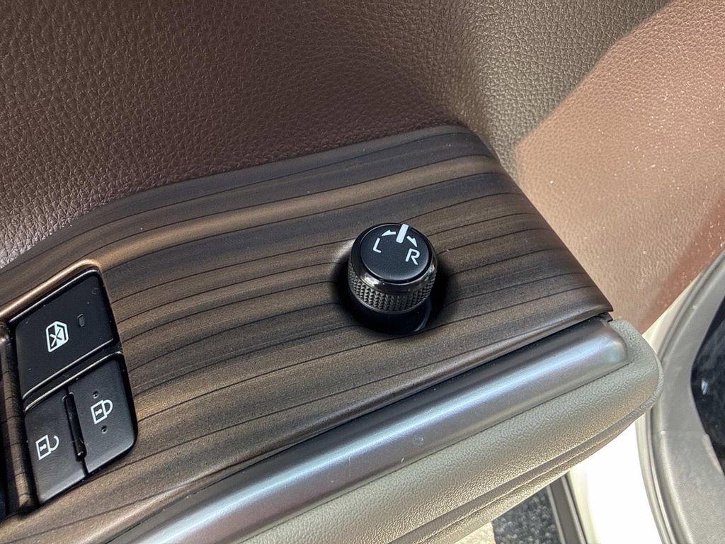 Used 2021 Toyota Highlander XLE FWD image 26