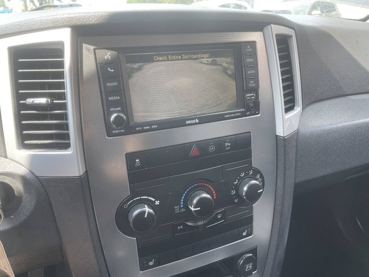 Used 2010 Jeep Grand Cherokee Laredo AWD/4WD image 18