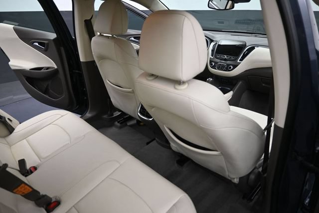 Used 2020 Chevrolet Malibu LT w/ Leather Package FWD image 2