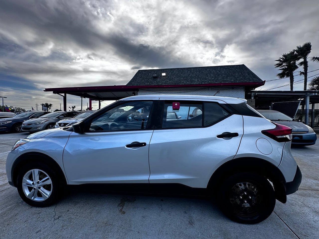 Used 2020 Nissan Kicks S FWD image 6