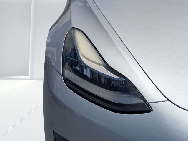 Used 2018 Tesla Model 3 Long Range RWD image 9