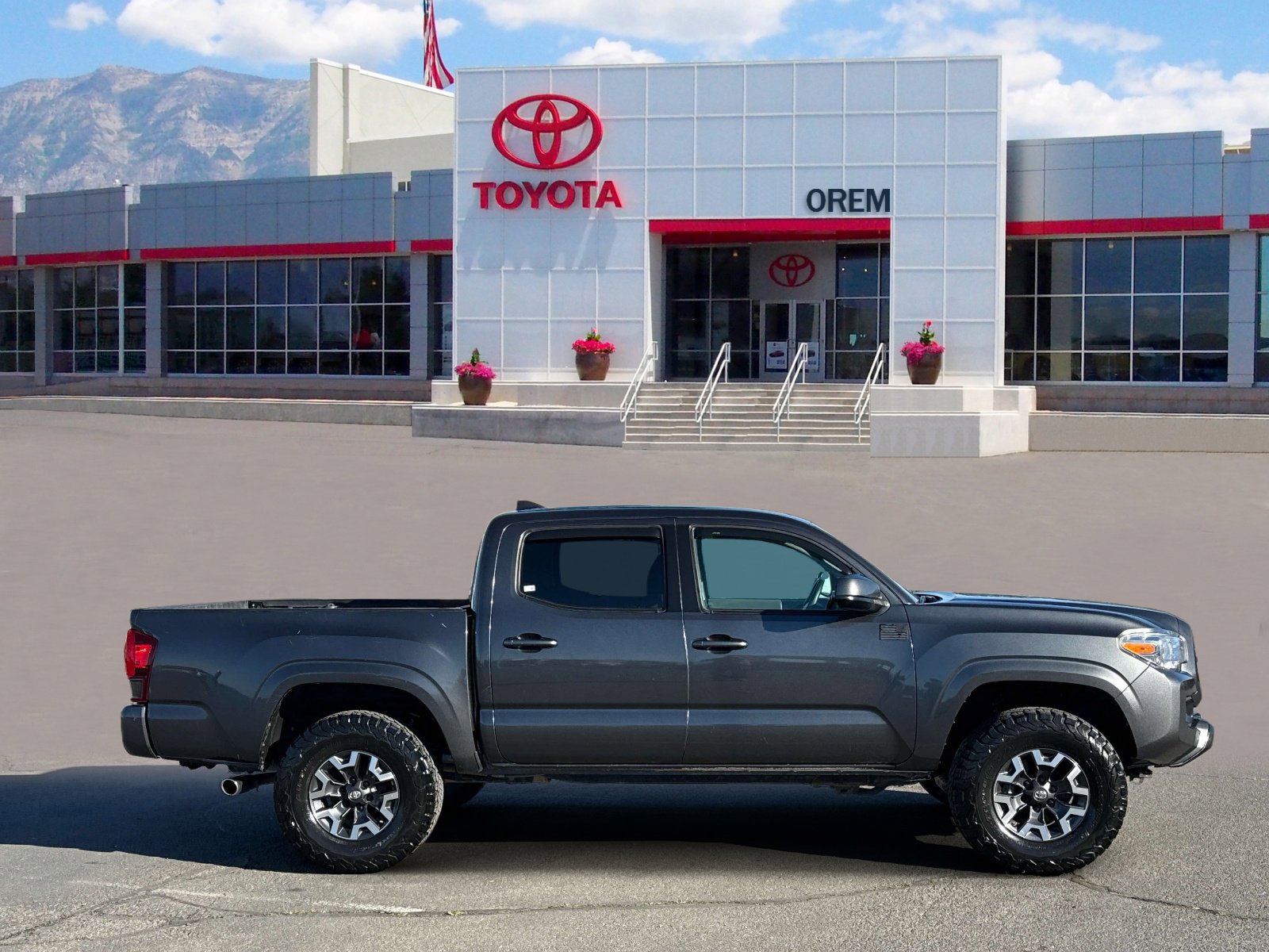 Used 2019 Toyota Tacoma SR image 3