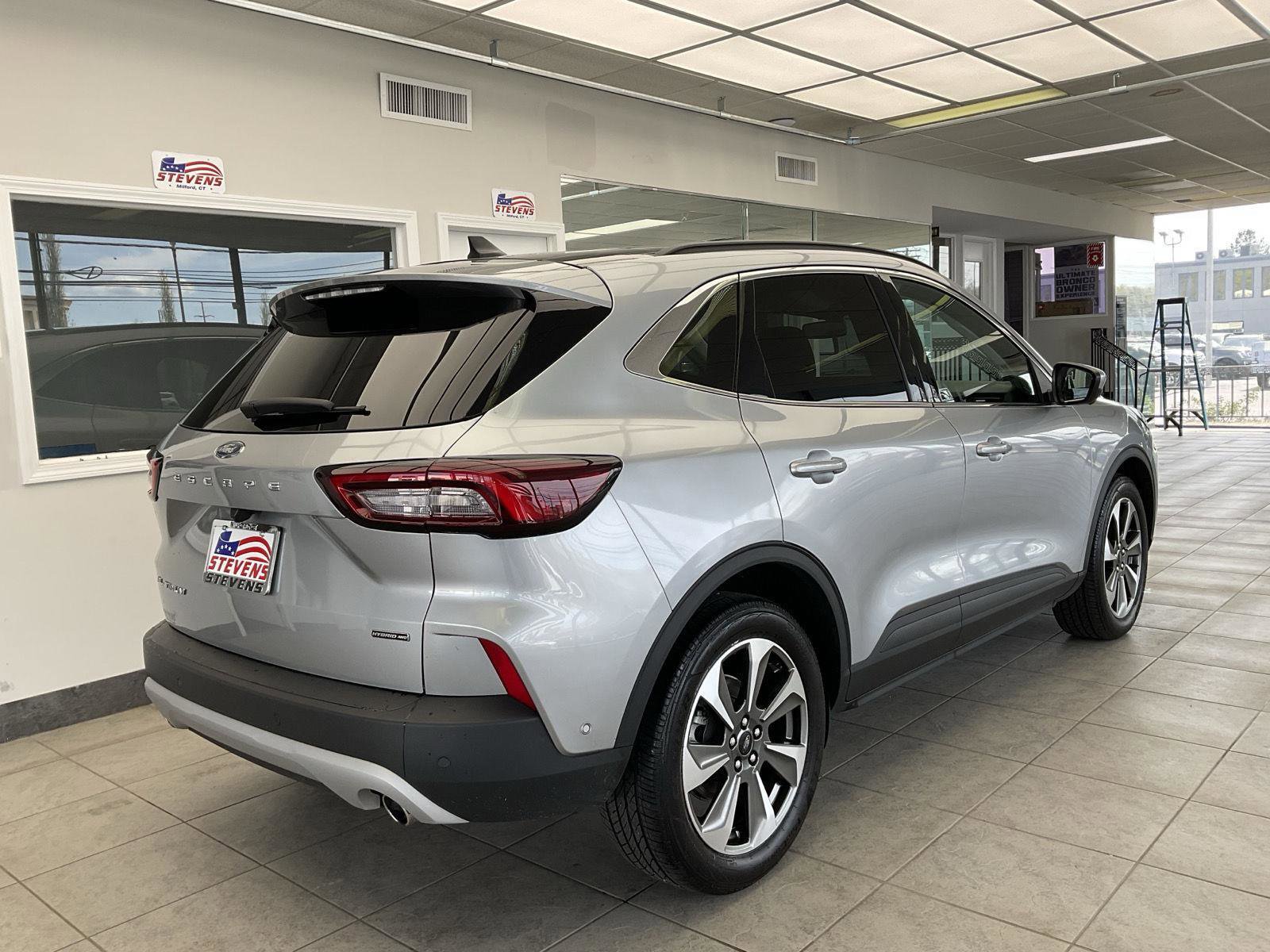 Used 2023 Ford Escape Platinum w/ Premium Technology Package AWD/4WD image 5