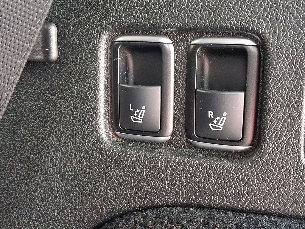 Used 2015 Mercedes-Benz GL 550 4MATIC image 38