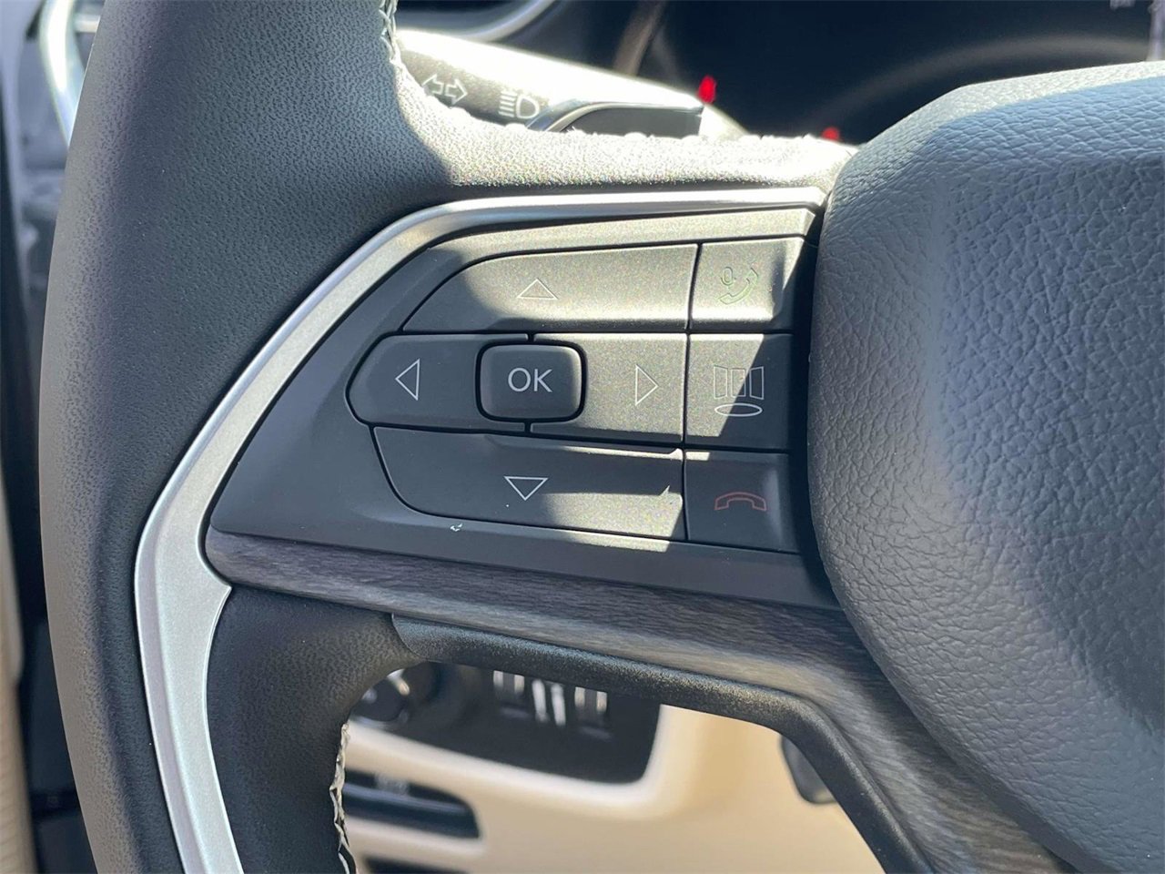 New 2025 Jeep Grand Cherokee Limited w/ Luxury Tech Group II image 13