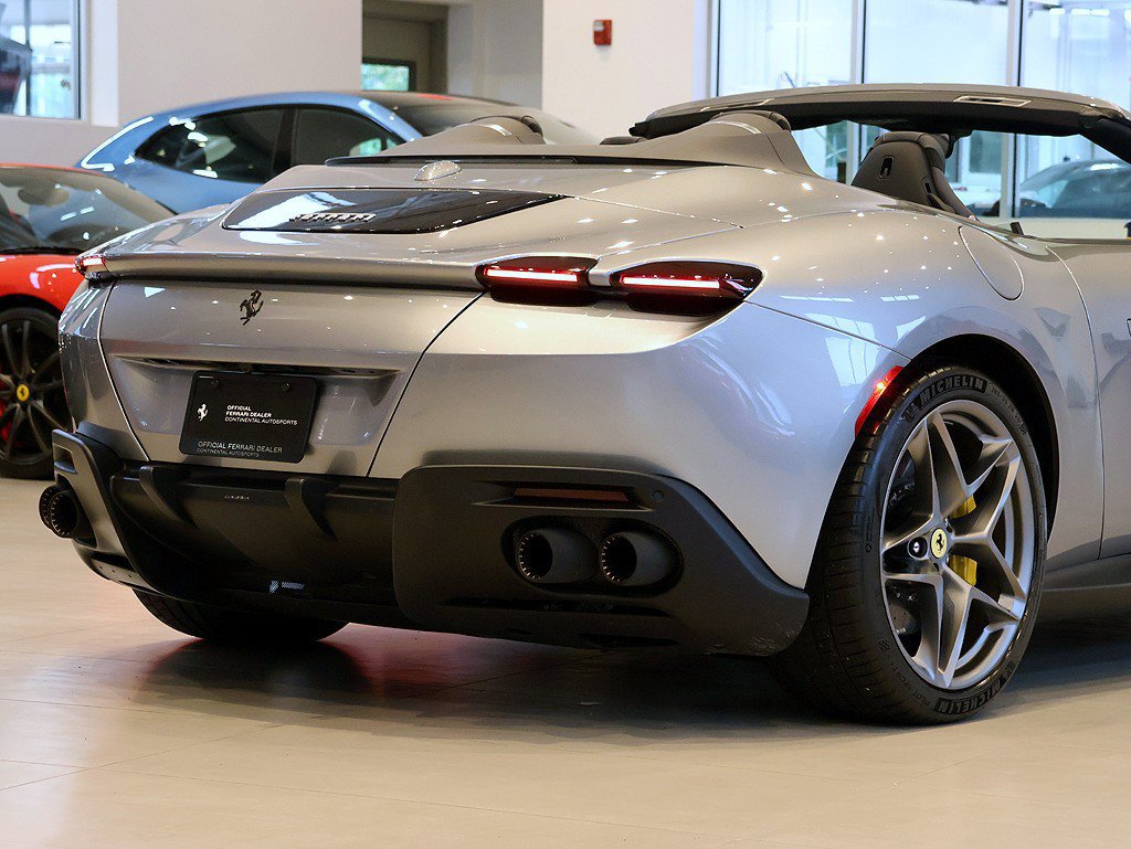 Certified 2026 Ferrari Roma Spider RWD image 38
