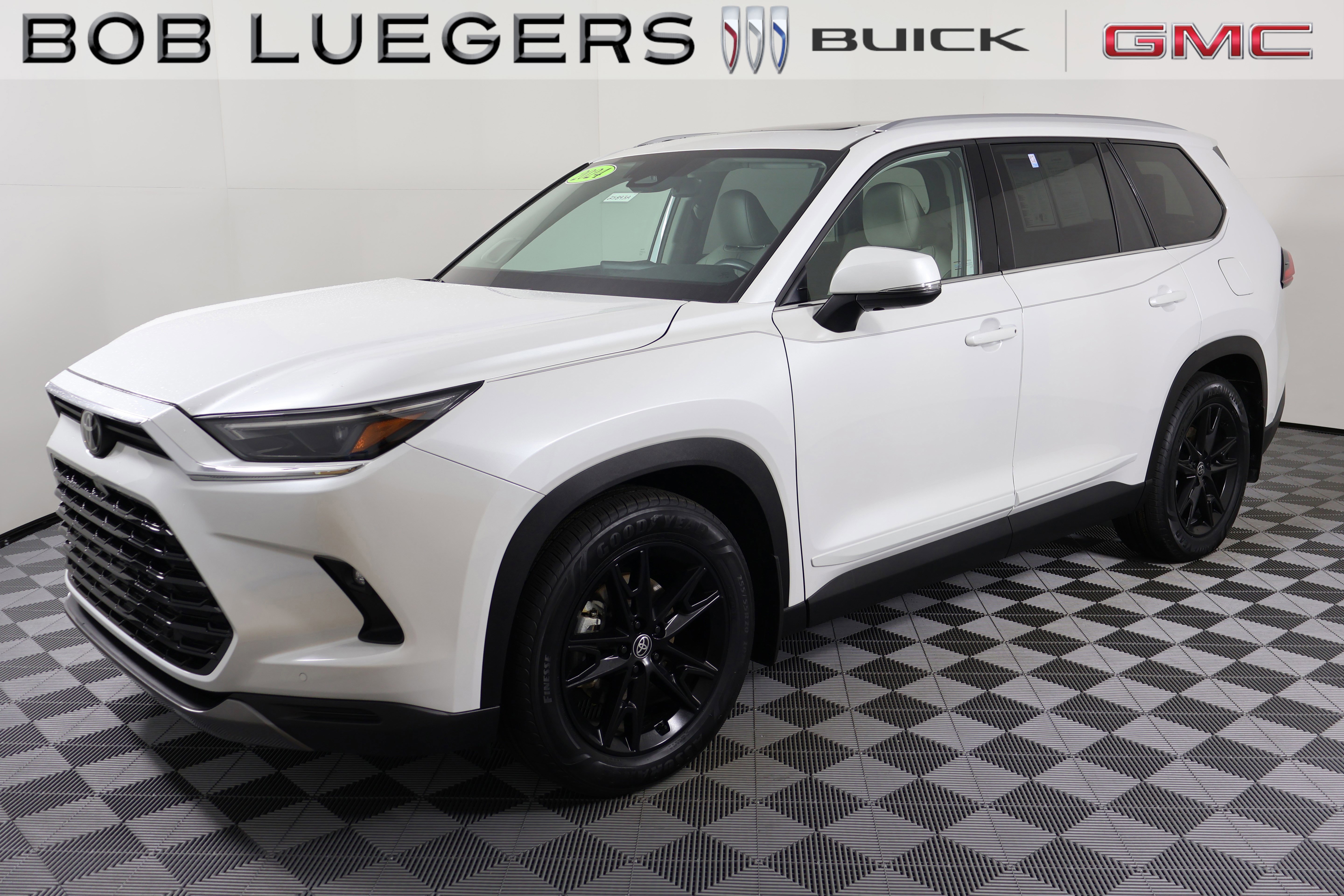 Used 2024 Toyota Grand Highlander XLE image 4