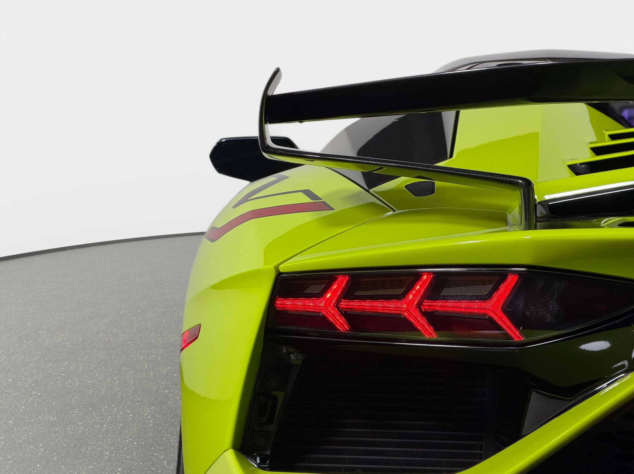 Used 2020 Lamborghini Aventador SVJ AWD/4WD image 15