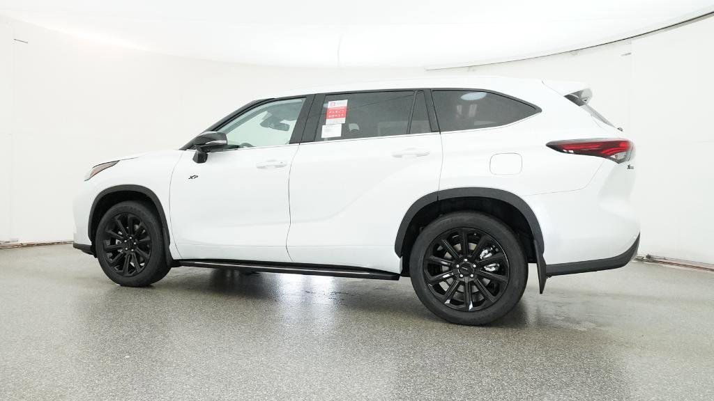 New 2025 Toyota Highlander Limited image 12