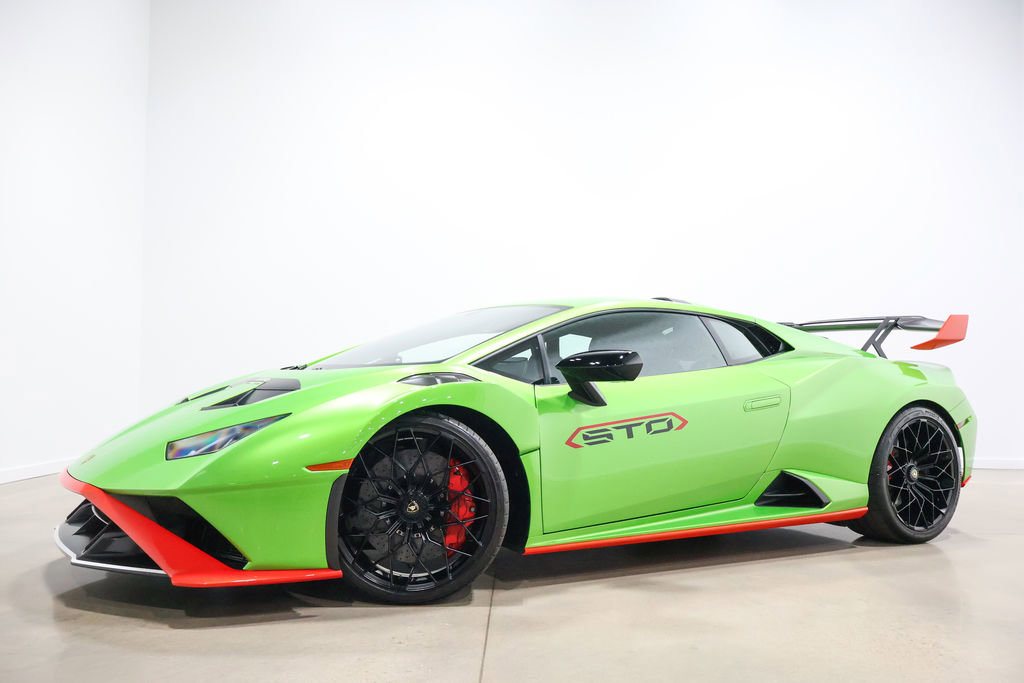 Used 2022 Lamborghini Huracan STO image 2