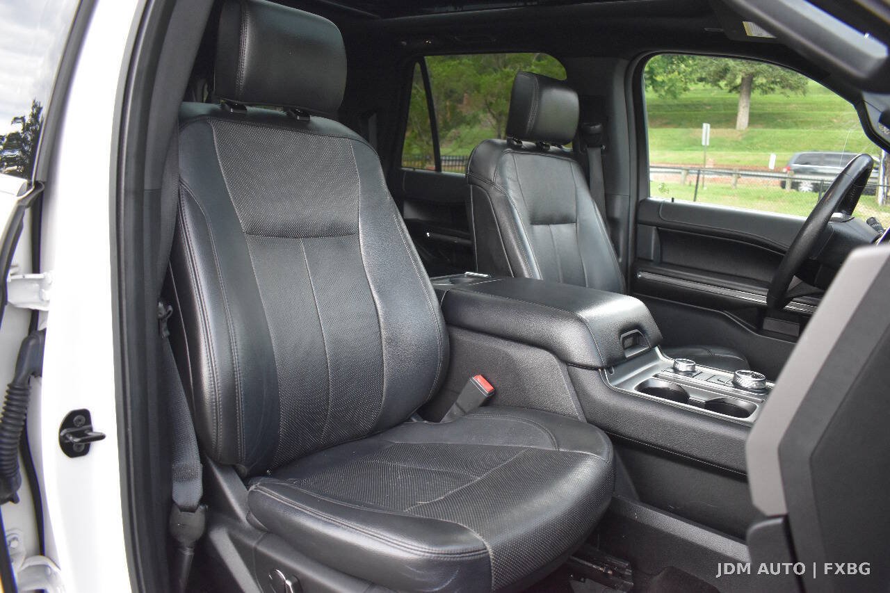Used 2018 Ford Expedition Max XLT w/ Equipment Group 202A AWD/4WD image 13