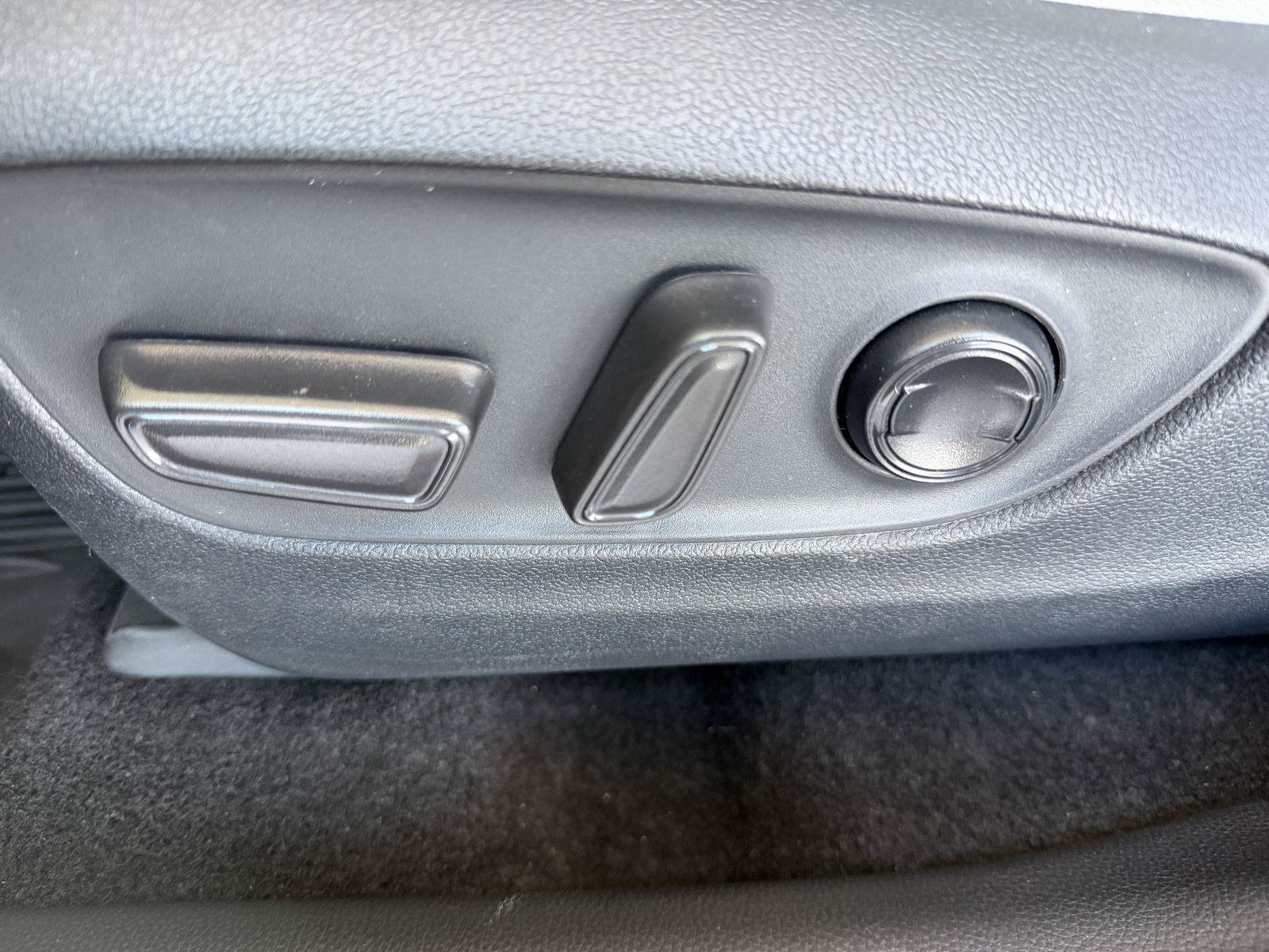 Used 2023 Toyota RAV4 XLE Premium AWD/4WD image 17