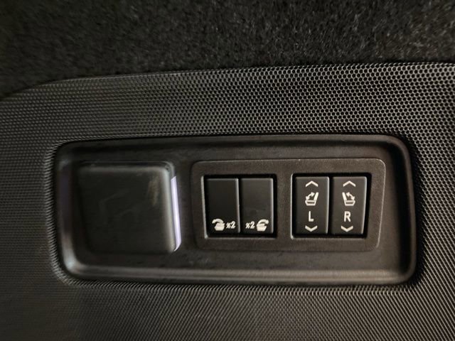 Used 2023 Cadillac Escalade ESV Premium Luxury Platinum AWD/4WD image 10