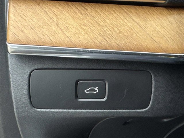 Used 2024 Volvo XC90 B6 Plus w/ Protection Package Premier image 27