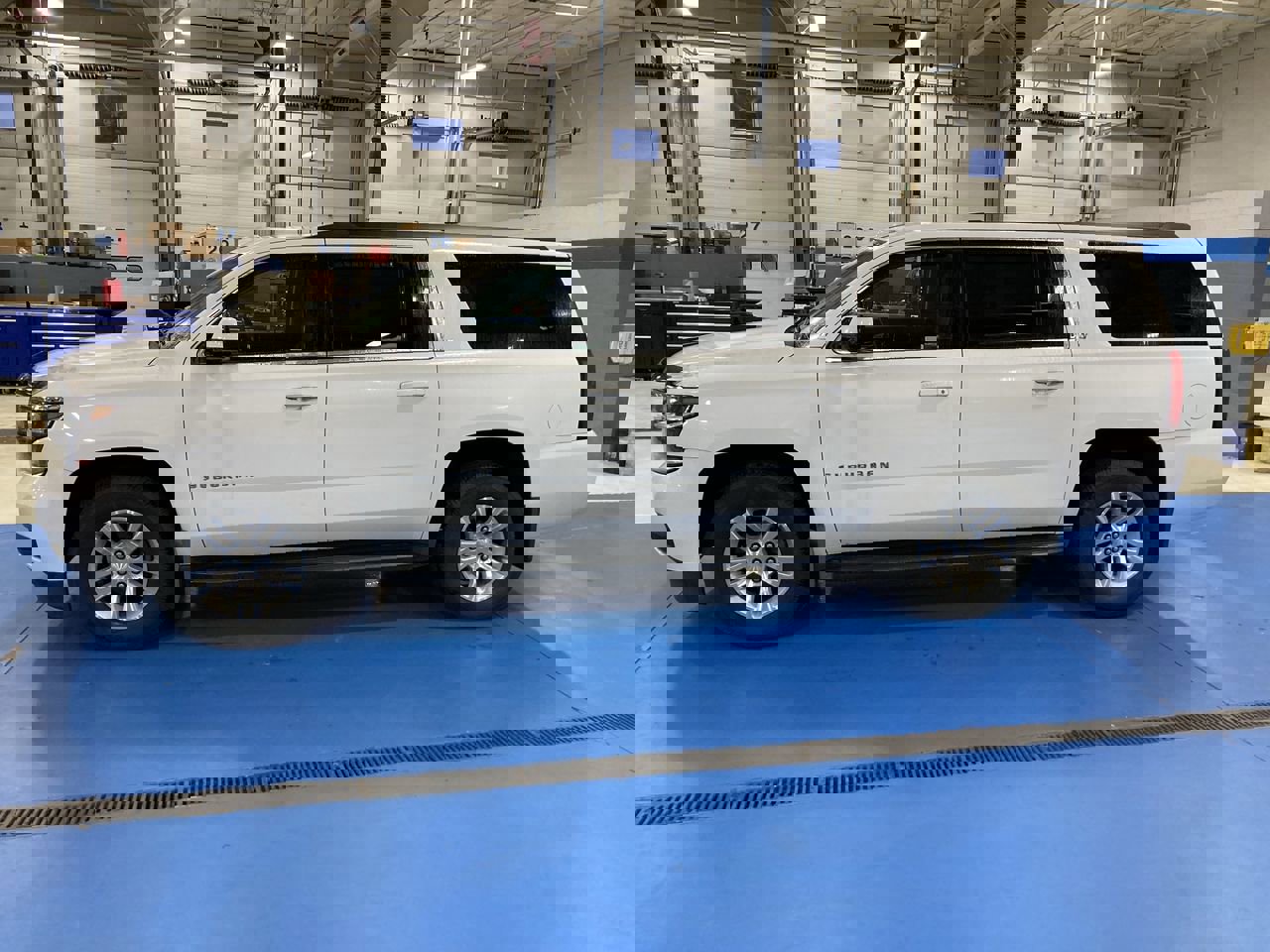 Used 2018 Chevrolet Suburban LT image 4