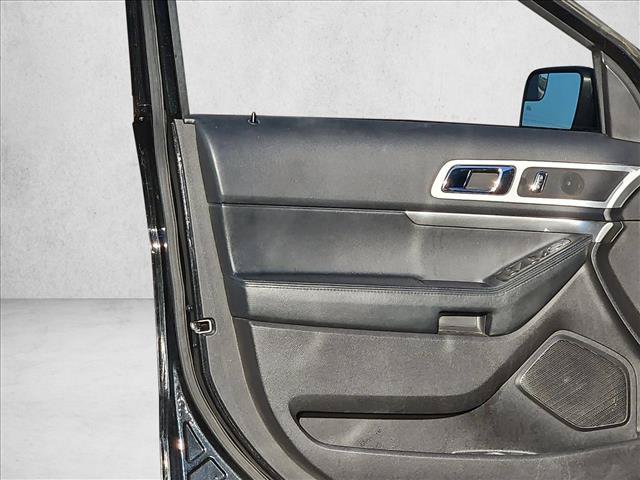 Used 2014 Ford Explorer XLT w/ Equipment Group 202A FWD image 13