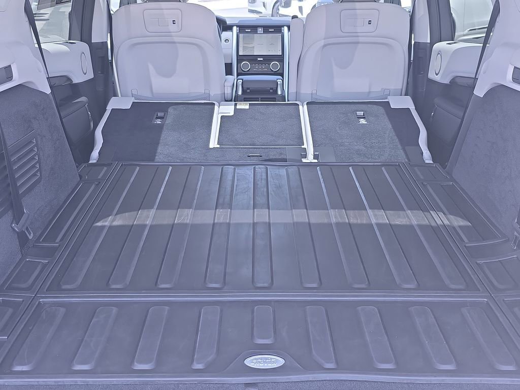 Used 2024 Land Rover Discovery S AWD/4WD image 16