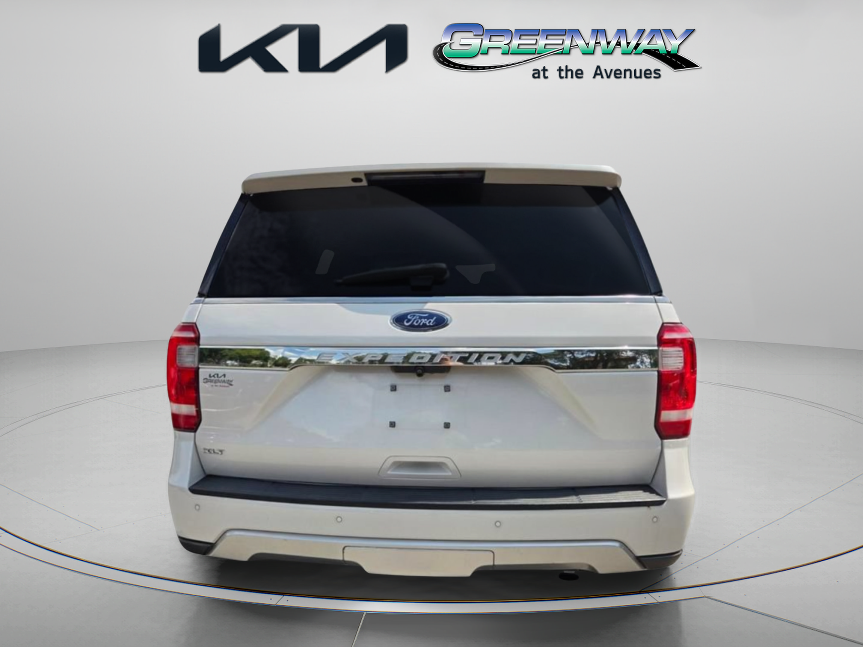 Used 2019 Ford Expedition XLT w/ Equipment Group 202A RWD image 6