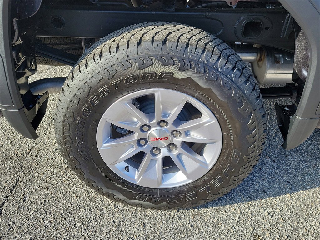 New 2025 GMC Sierra 1500 SLE image 5