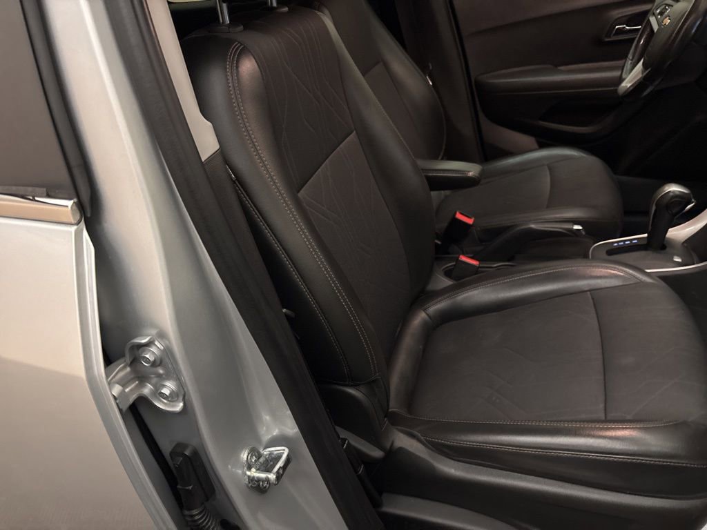 Used 2018 Chevrolet Trax LT w/ LT Convenience Package image 26