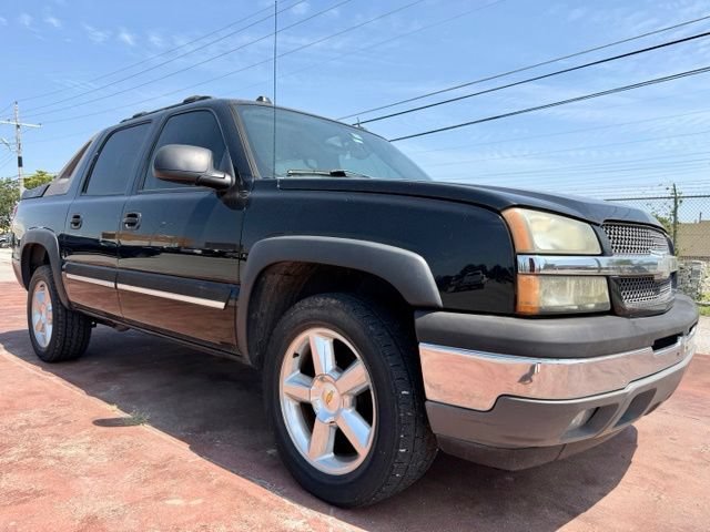 Used 2005 Chevrolet Avalanche Z71 w/ Preferred Equipment Group AWD/4WD image 2