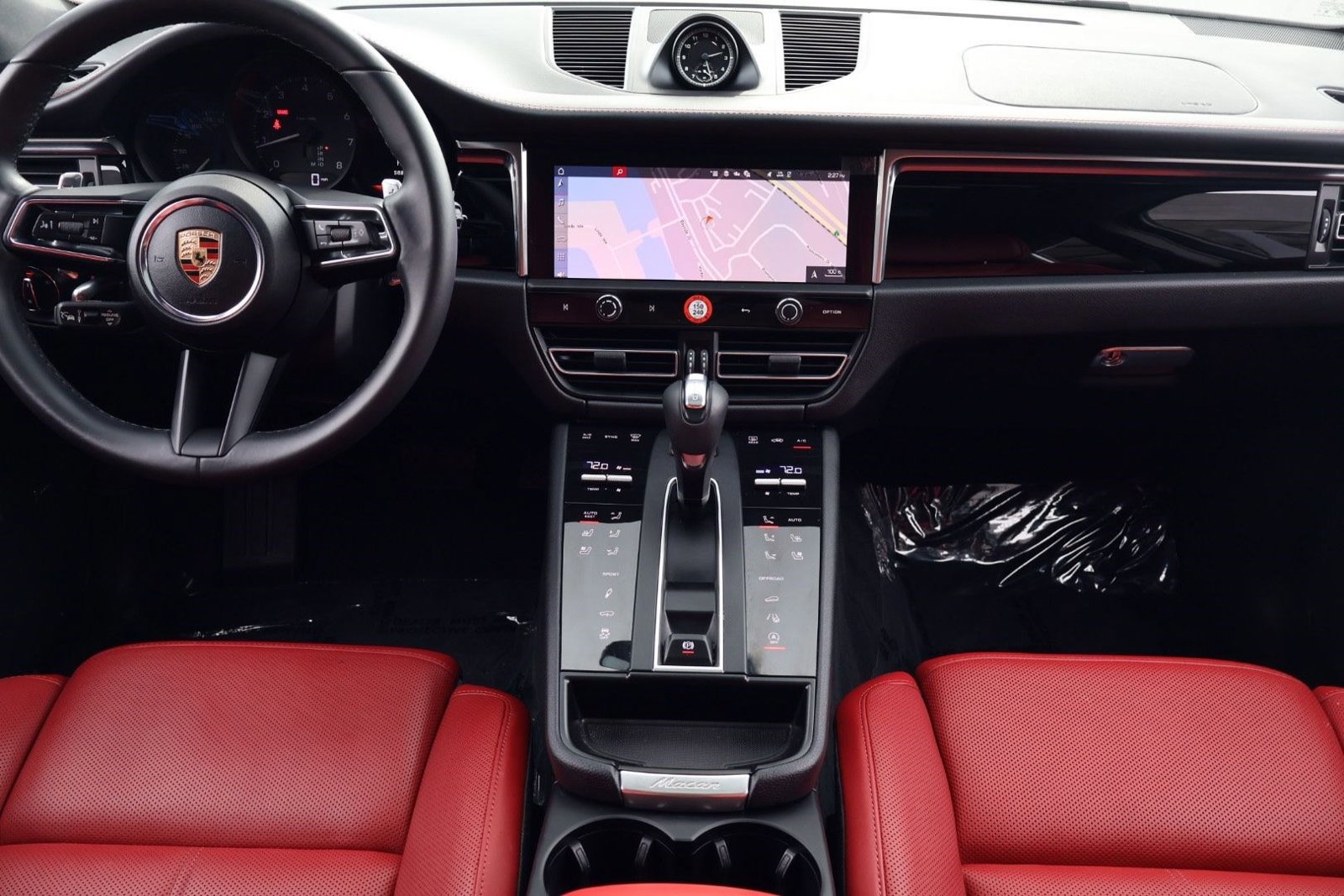 Certified 2025 Porsche Macan image 20