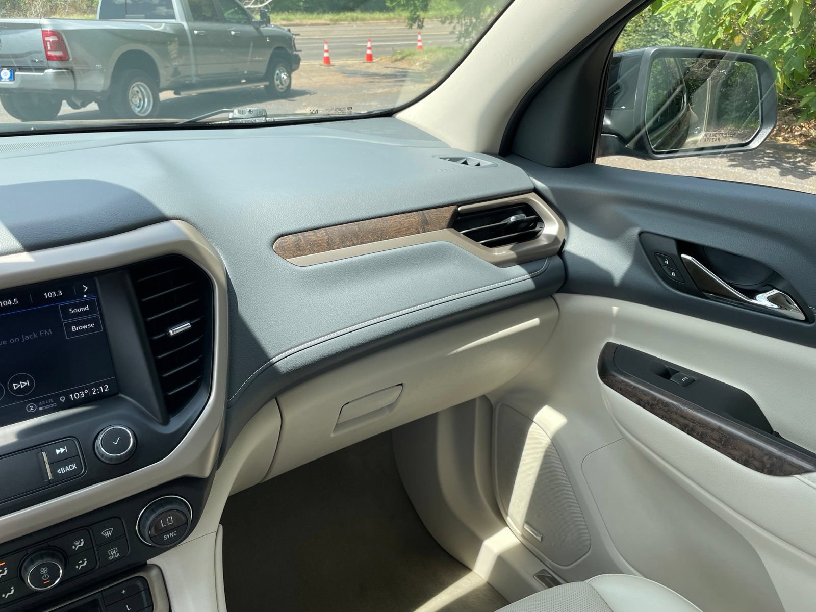 Used 2023 GMC Acadia Denali FWD image 32