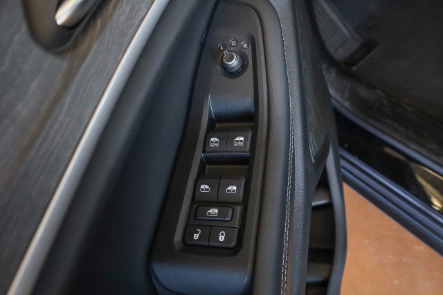 Used 2023 Jeep Grand Cherokee Limited image 29