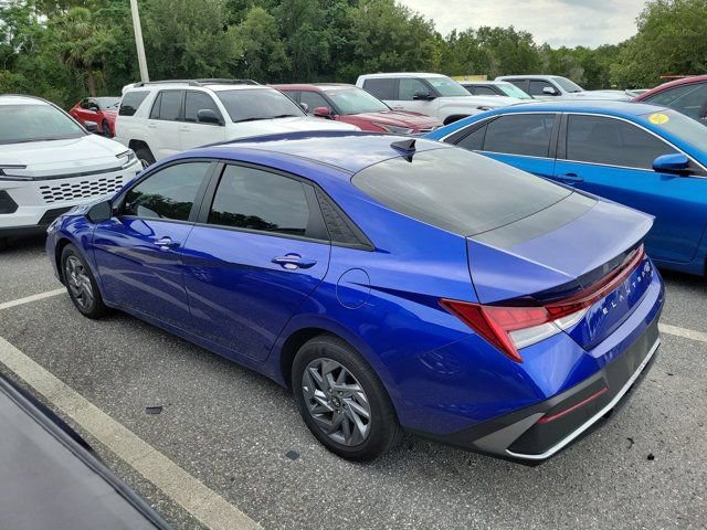 Used 2025 Hyundai Elantra Hybrid FWD image 7