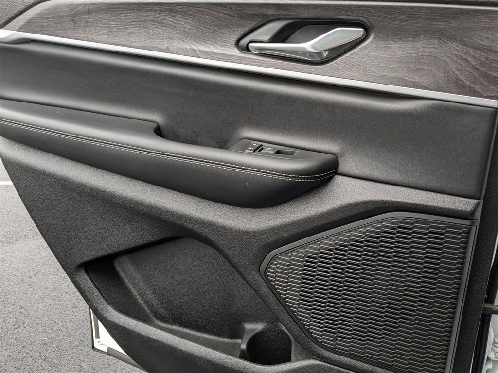 Used 2024 Jeep Grand Cherokee L Limited w/ Luxury Tech Group II image 26