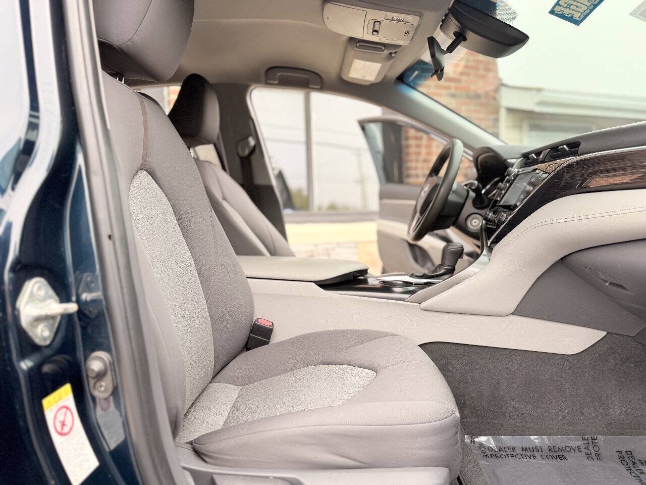 Used 2018 Toyota Camry FWD image 18