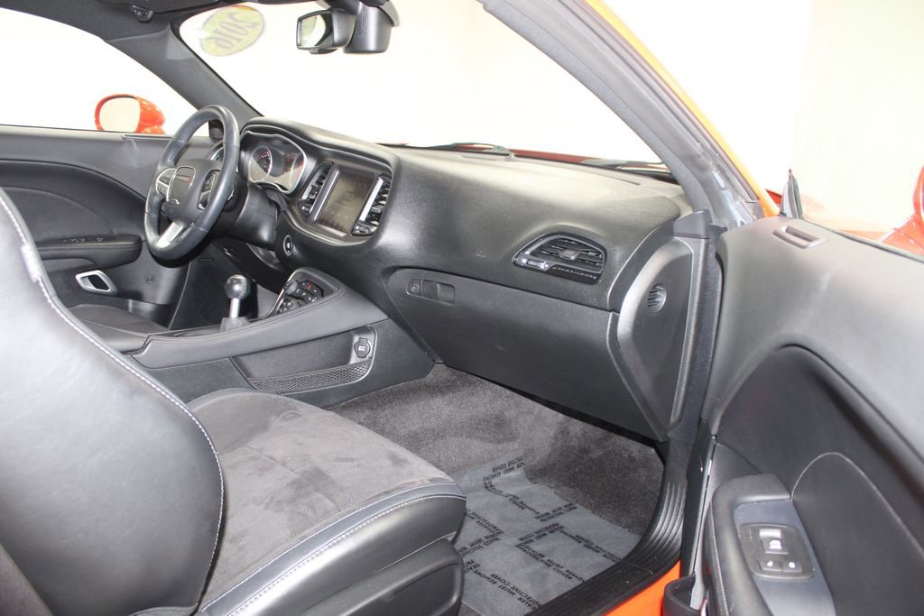 Used 2016 Dodge Challenger R/T Scat Pack w/ Leather Interior Group image 26