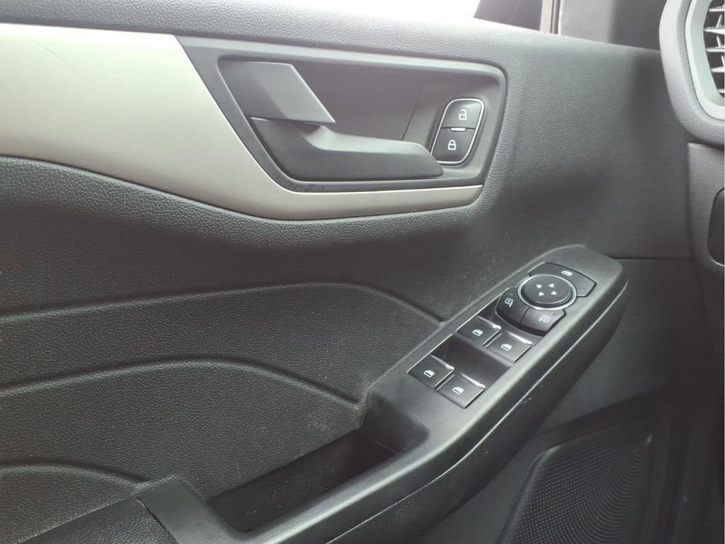 Used 2022 Ford Escape SE w/ Cold Weather Package image 14