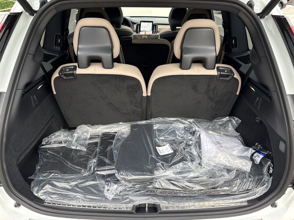 New 2026 Volvo XC90 B6 Plus w/ Protection Package Premier image 17