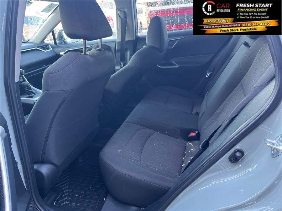 Used 2022 Toyota RAV4 XLE image 11