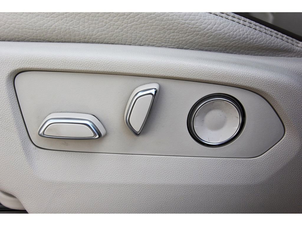 Used 2023 GMC Yukon XL Denali image 27