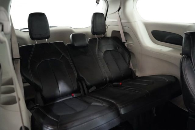 Used 2024 Chrysler Pacifica Touring-L image 36